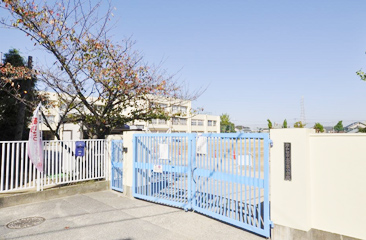 岸和田市立常盤小学校　徒歩5分（下松町Ⅱ・Ⅲより）