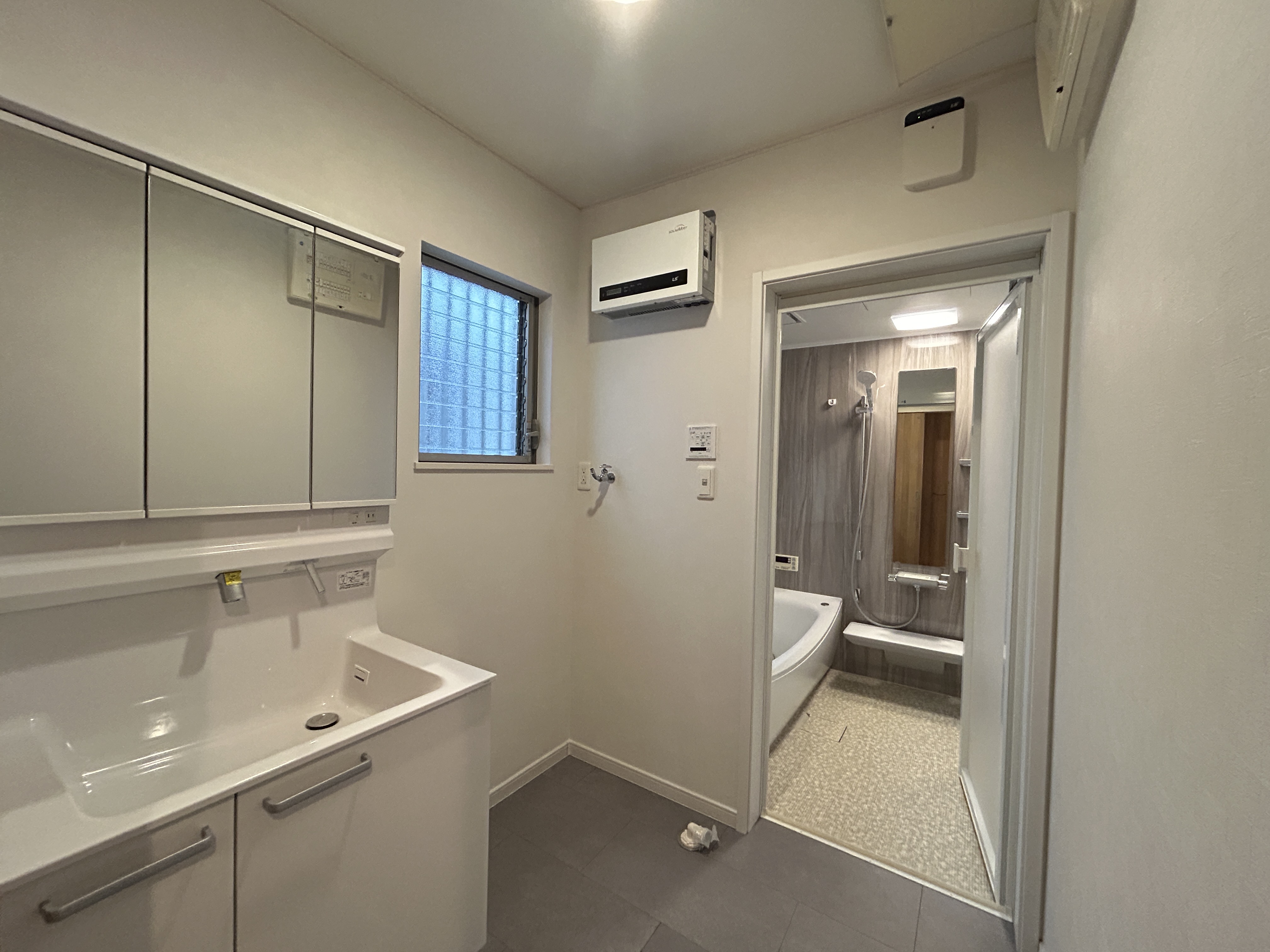 0D16DC7C-2367-4B27-83D3-DF7D4095175E