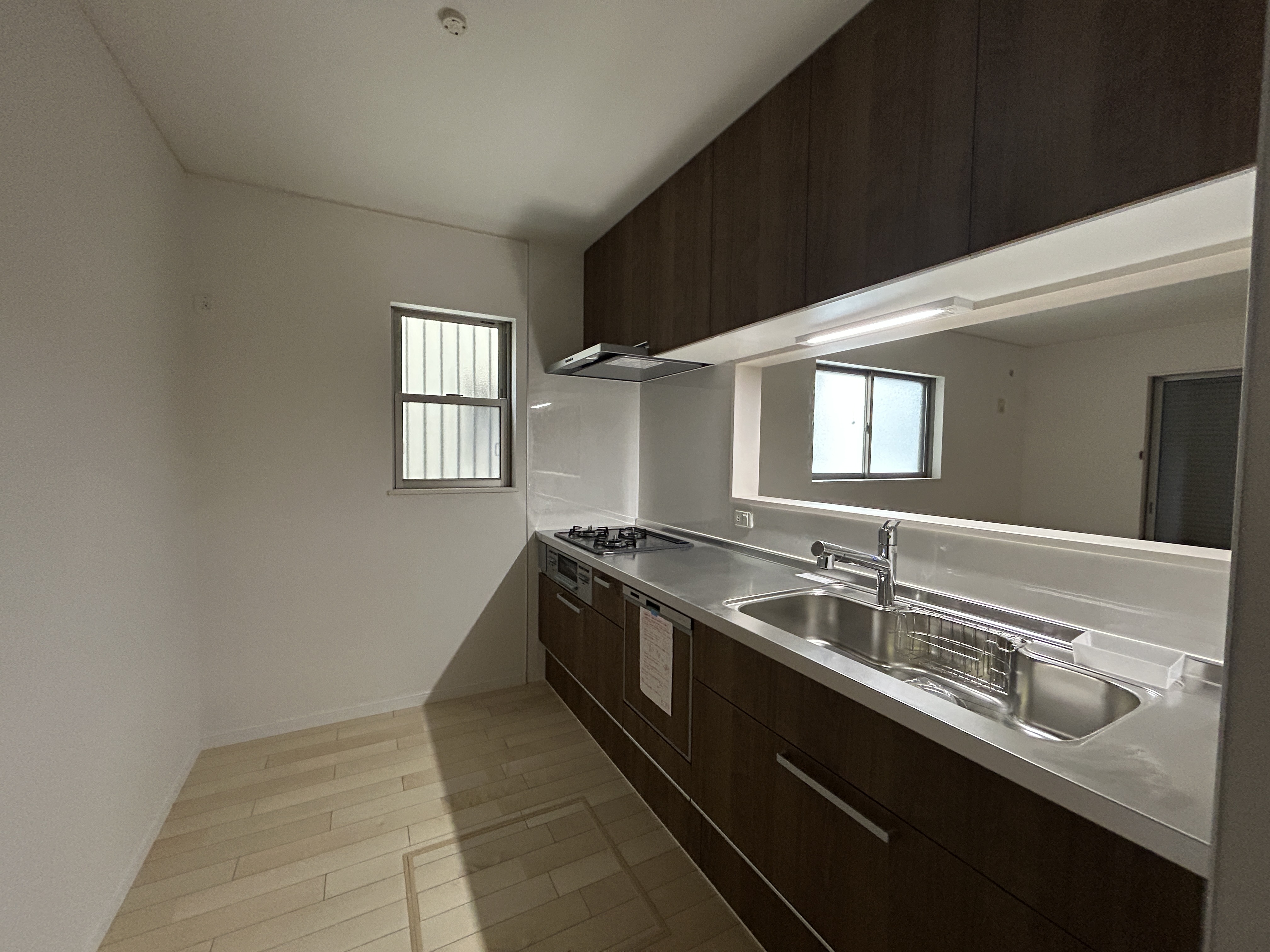 95B41741-93F9-4689-BACC-0E7E5A55DD81