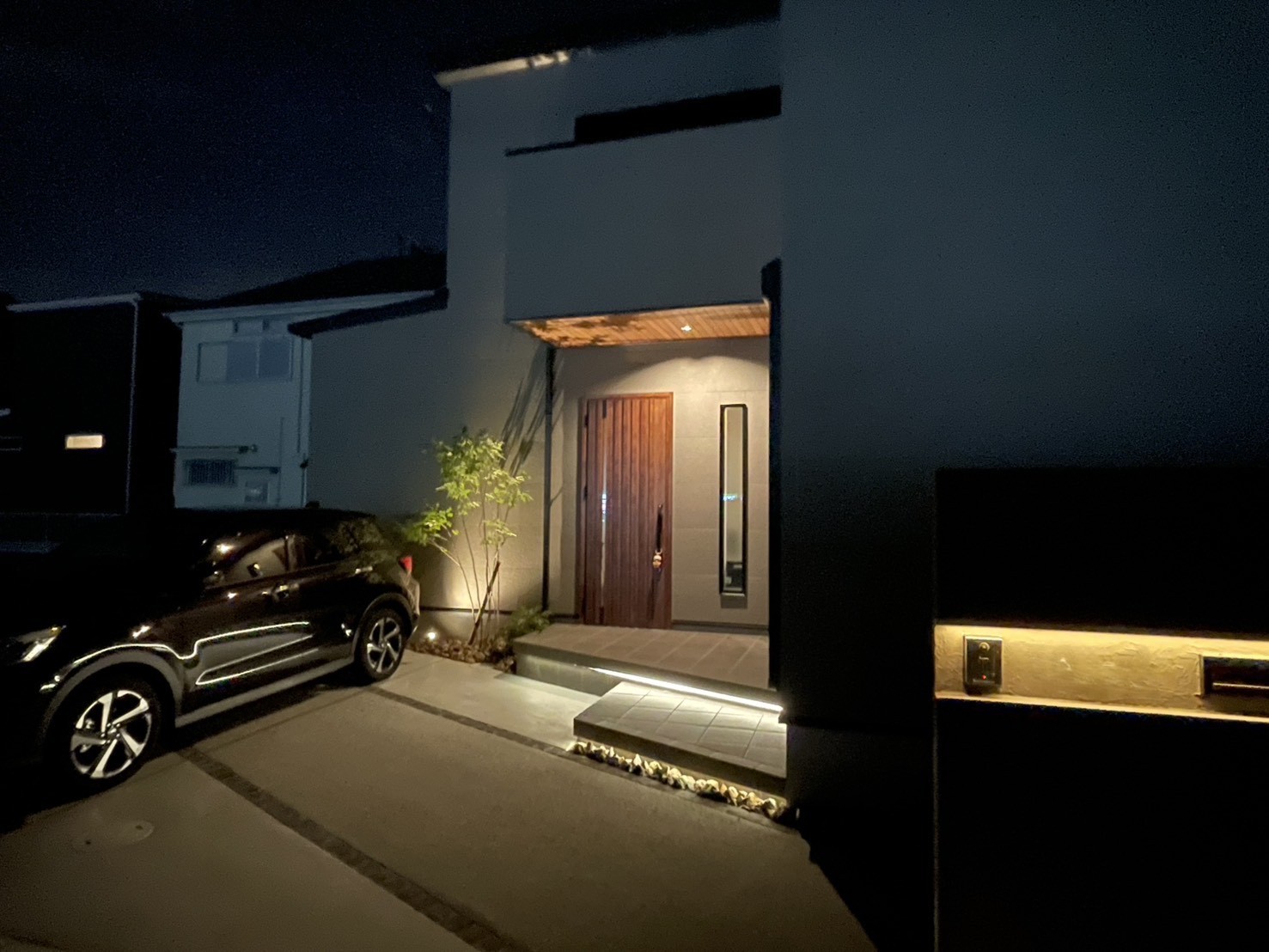 上質を纏うモノトーンの住まい